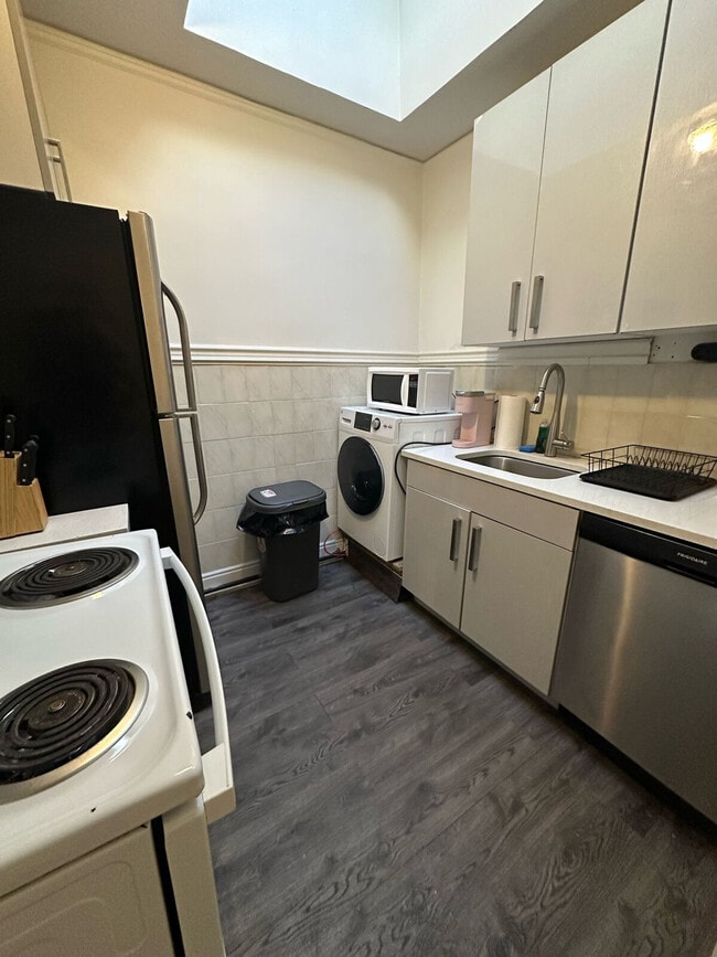 Building Photo - 476 9th Ave