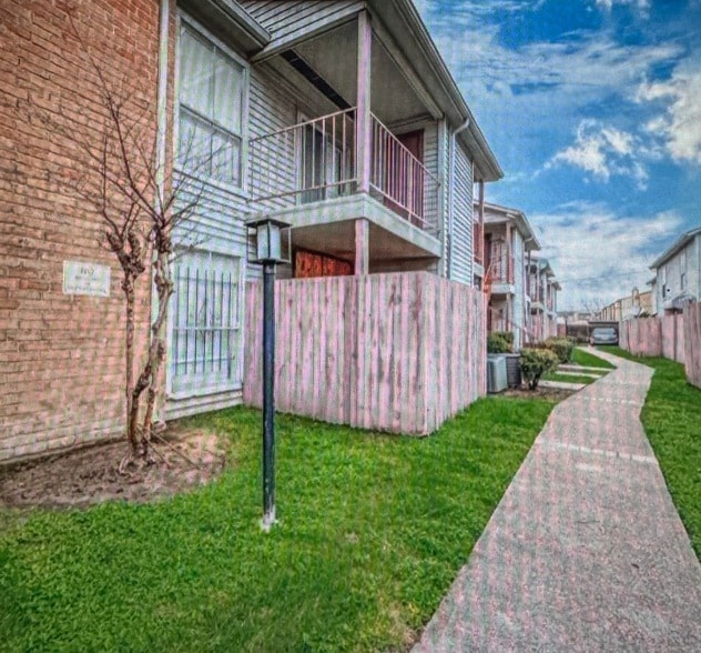 Building Photo - 9350 Country Creek St