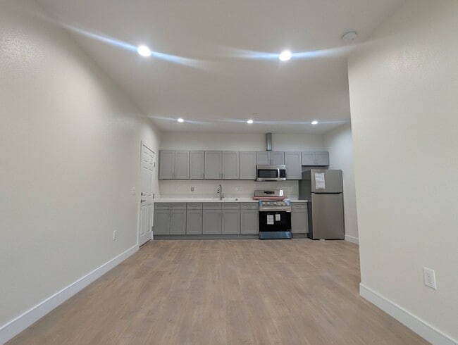 Foto del edificio - 14411 Vanowen St
