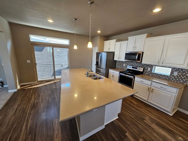 Building Photo - 3 Bed 3 bath house in Banning Lewis!