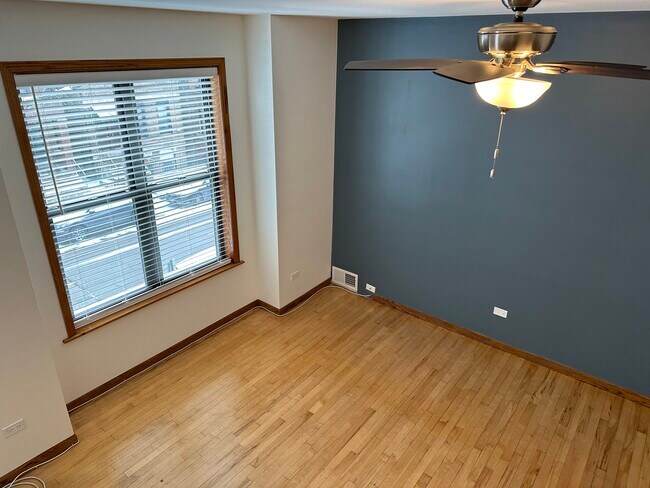 Building Photo - 3318 S Lowe Ave