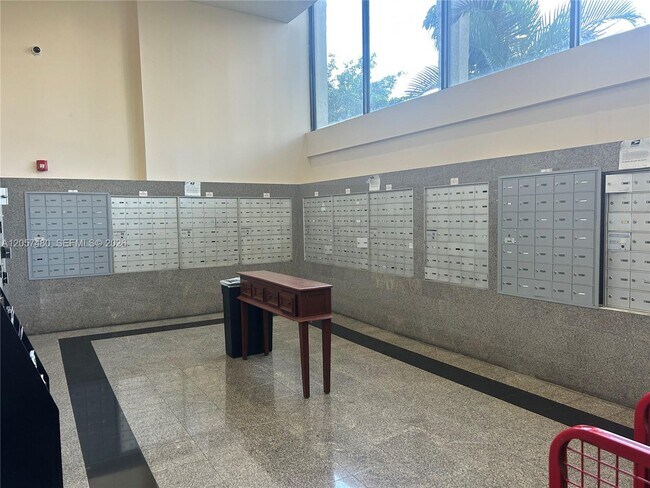 Foto del edificio - 7601 E Treasure Dr