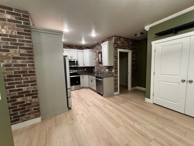 Building Photo - 1558 N 160 W