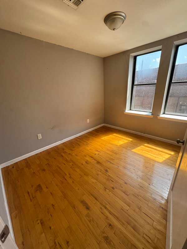 Foto del edificio - 295 Hawthorne Ave