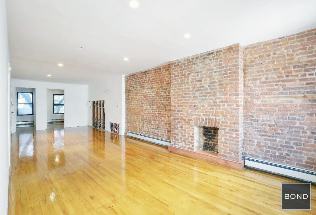 Primary Photo - 518 9th Ave