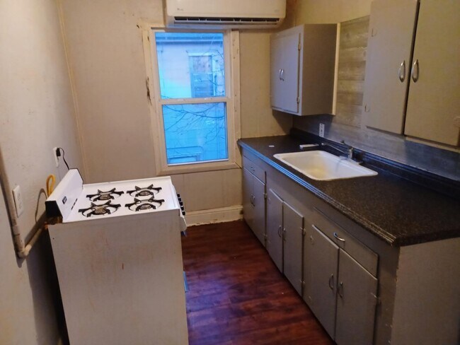 Foto del edificio - 214 E 8th St