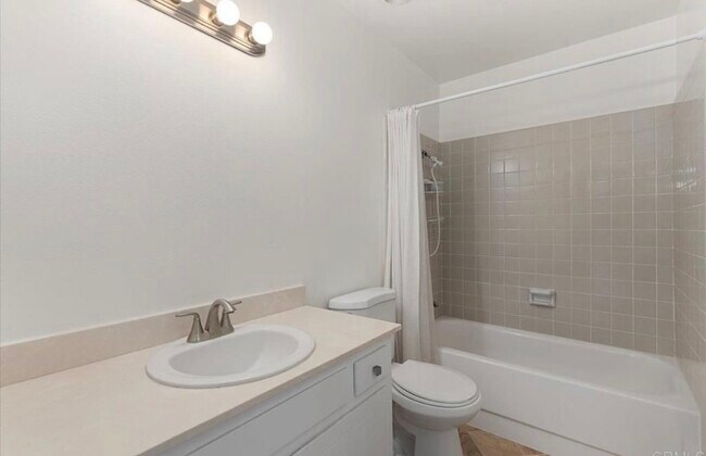 Foto del edificio - 5273 Mount Alifan Dr