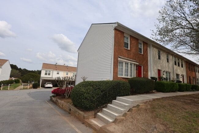 Photo - Spacious 3-Bedroom Townhouse for Rent in Prime Roswell Location