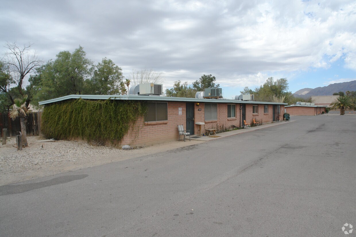 Building Photo - 4209-4231 E Glenn