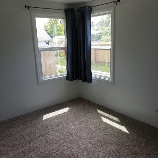 Building Photo - Pending Applications! Charming 3-Bedroom Home