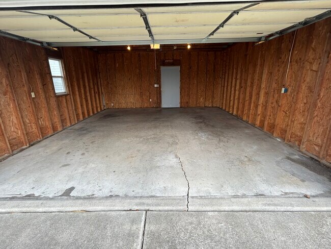 Foto del edificio - 211 W 2nd St