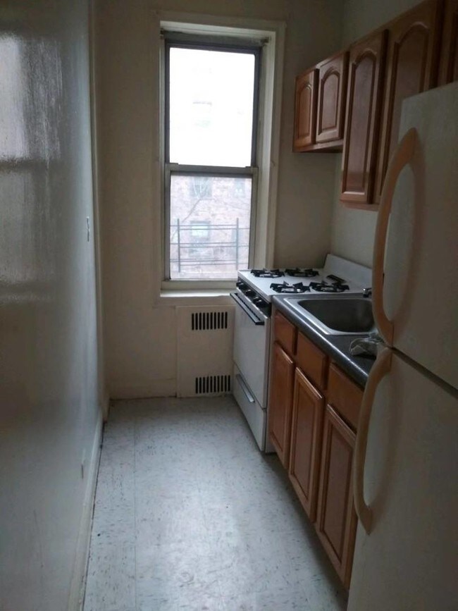 Foto del edificio - 92-16 Whitney Ave