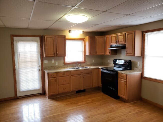 kitchen - 1160 Wyoming Ave