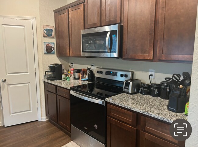 Foto del edificio - 3831 Saddle Hill Way