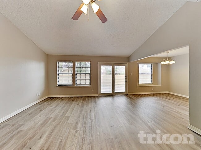 Foto del edificio - 7421 Ridge Rd W