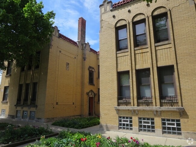 Building Photo - 3542 N Meade Ave