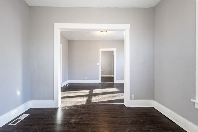 Building Photo - Cozy Single-Family Home with Spacious Back Yard!