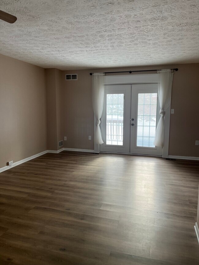 Sala de estar - 112 Forest Dr