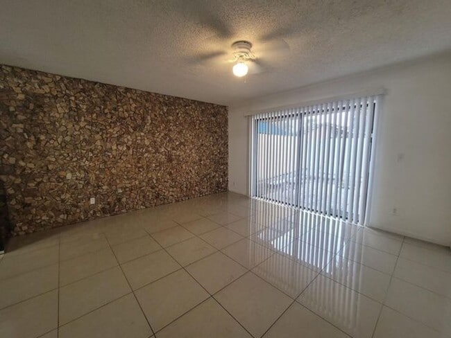 Foto del edificio - 4049 SW 68th Way