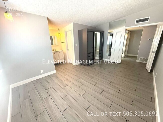 Foto del edificio - 6028 Downey St NE
