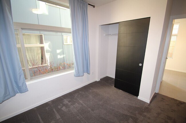 Foto del edificio - LUXURY BALLARD TOWNHOME W HIGH END FINISHE...