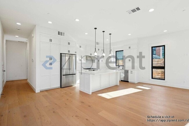 Foto del edificio - 1028 Brown Ave