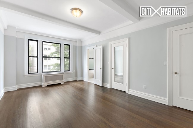 Building Photo - 35 E 84th St
