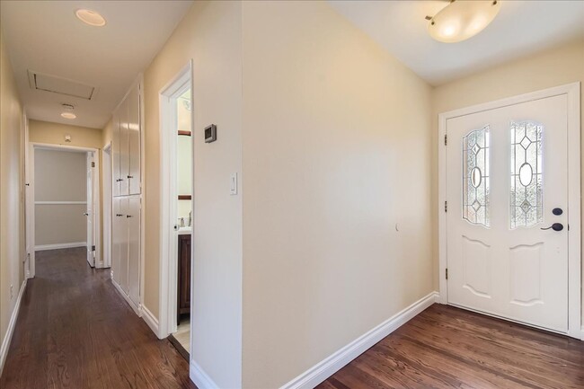 Building Photo - “Charming Serra Mesa Home with Sunlit Spac...