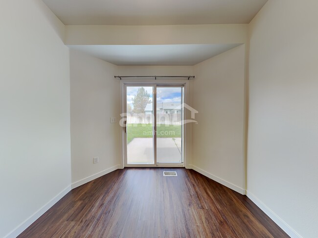 Foto del edificio - 7890 W Powell St