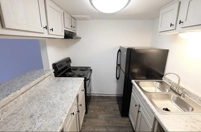 Building Photo - 1124 Rutland Dr