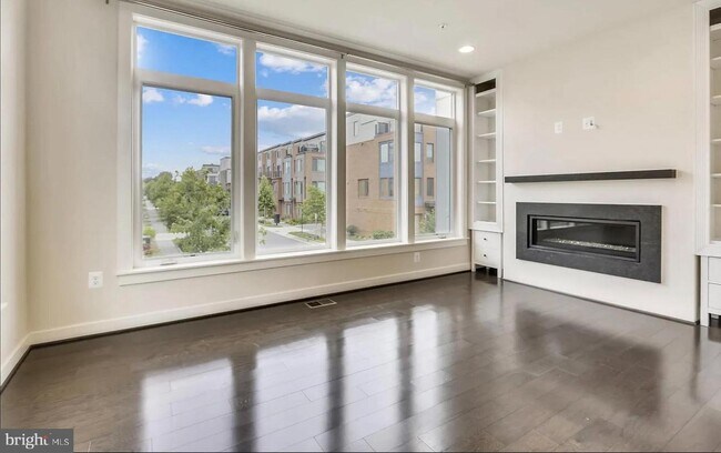 Building Photo - 8060 Red Hook St