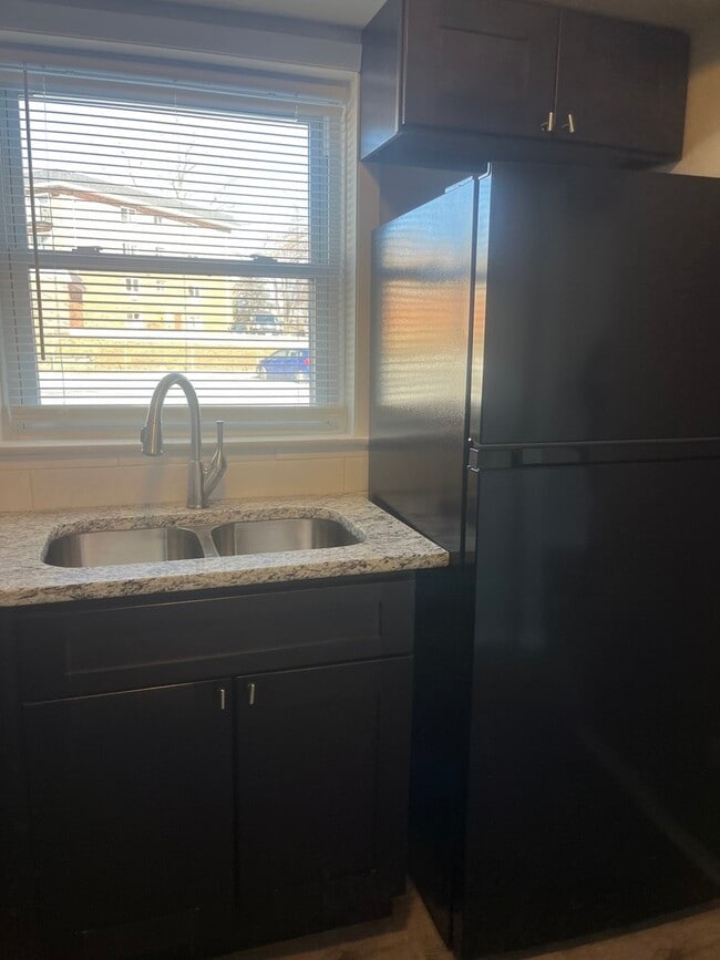 Building Photo - 1340 N Main St