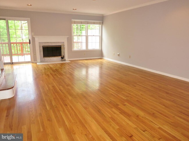Building Photo - 3040 Mitchell Ct