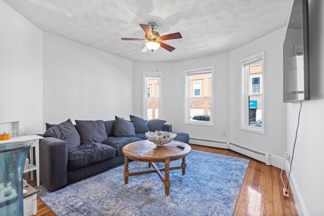 Foto del edificio - 703 E 2nd St