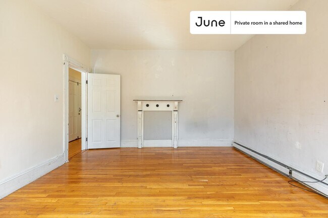 Building Photo - Private bedroom in 6 bed/2 bath Home