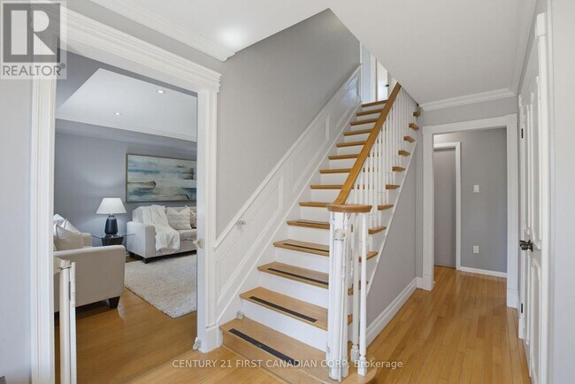 Building Photo - 8 Meridene Crescent E