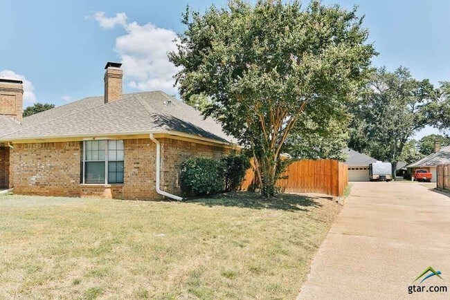 Building Photo - 6022 Plantation Dr