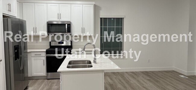 Foto del edificio - Pet Friendly Townhome