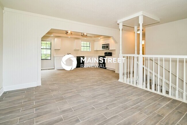 Foto del edificio - 4 Bedroom Pet-Friendly Home in Knoxville, TN with Main Street Renewal