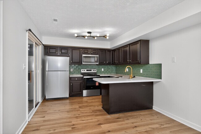 Foto del edificio - 433 Darby Creek Rd