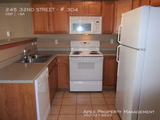 Building Photo - Stoneway Apartments