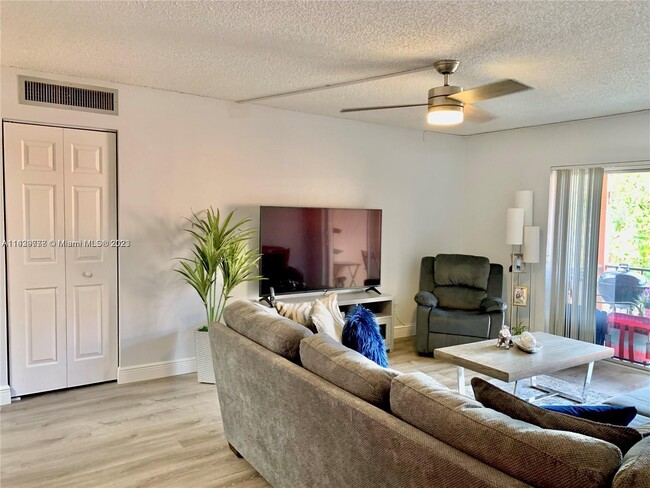 Building Photo - 7215 Miami Lakes Dr