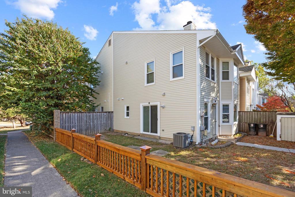 Foto principal - 6061 Deer Hill Ct