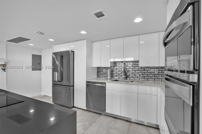 Foto del edificio - 7135 Collins Ave