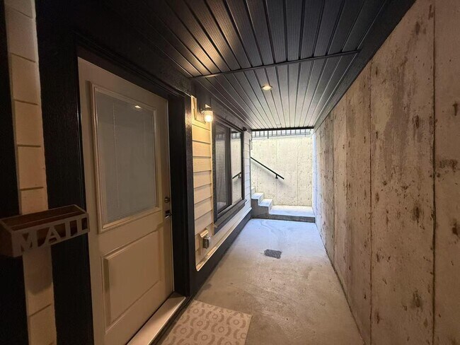 Photo du bâtiment - 16787 20a Ave