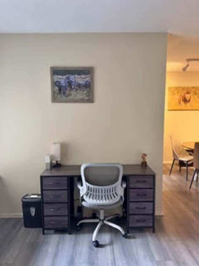 Foto del edificio - 8207 De Longpre Ave