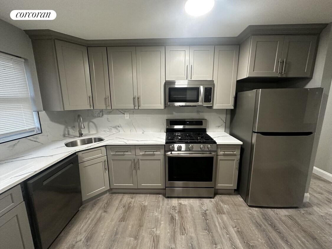 Foto principal - 137-22 Bedell St