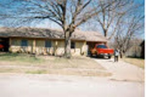 Building Photo - 305-307 Rita Dr