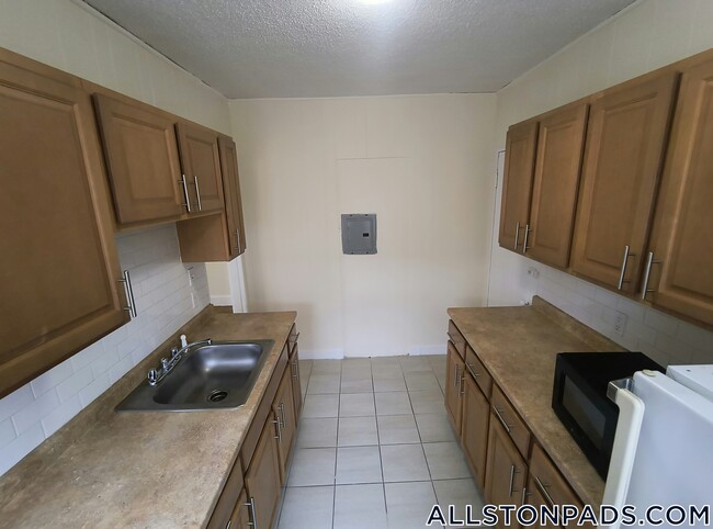 Building Photo - 5 Barrows St