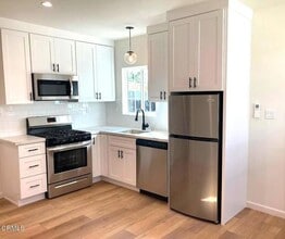 Building Photo - 3332 Thorpe Ave